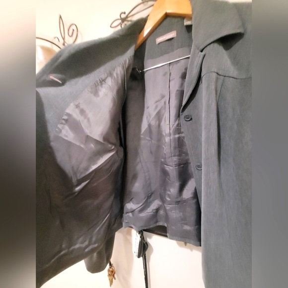 Valerie Seperates Plus Size 2 Piece Suit - Blazer (Size 20) Pants (Size 18) EUC - Picture 3 of 8